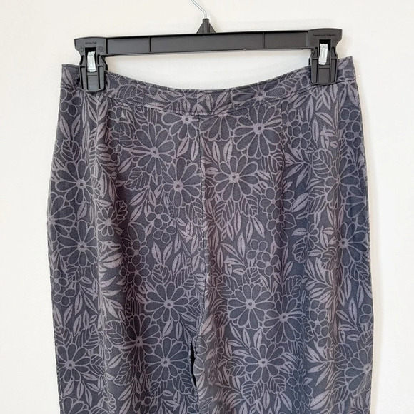 Tommy Bahama Women's Black Gray Floral 100% Silk Cropped Pants 6 - Picture 6 of 11
